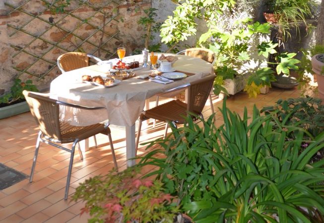 Petit déjeuner sur la terrasse